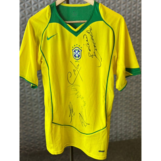 Camisa da Seleção Brasileira assinada por Ronaldo, Ronaldinho e outros (2004) Camisas Com certificado de autenticidade e garantia 