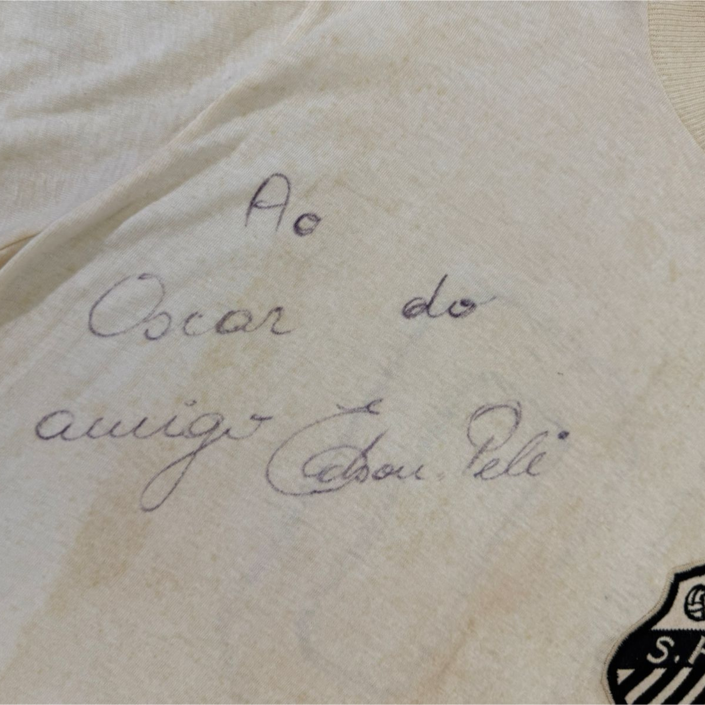 Camisa do Santos Futebol Clube (c. 1975–1985) com dedicatória do Pelé