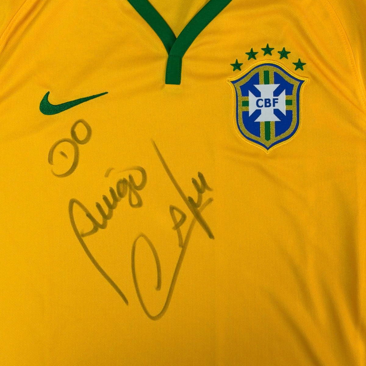 Camisa da Seleção Brasileira assinada por Cafu (2014) Camisas autografadas Com certificado de autenticidade e garantia 