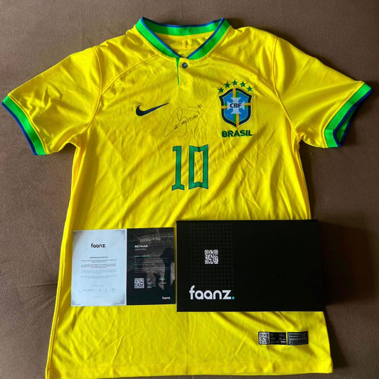 Camisa da Seleção Brasileira autografada por Neymar Jr. (2022) Camisas autografadas Com certificado de autenticidade e garantia 