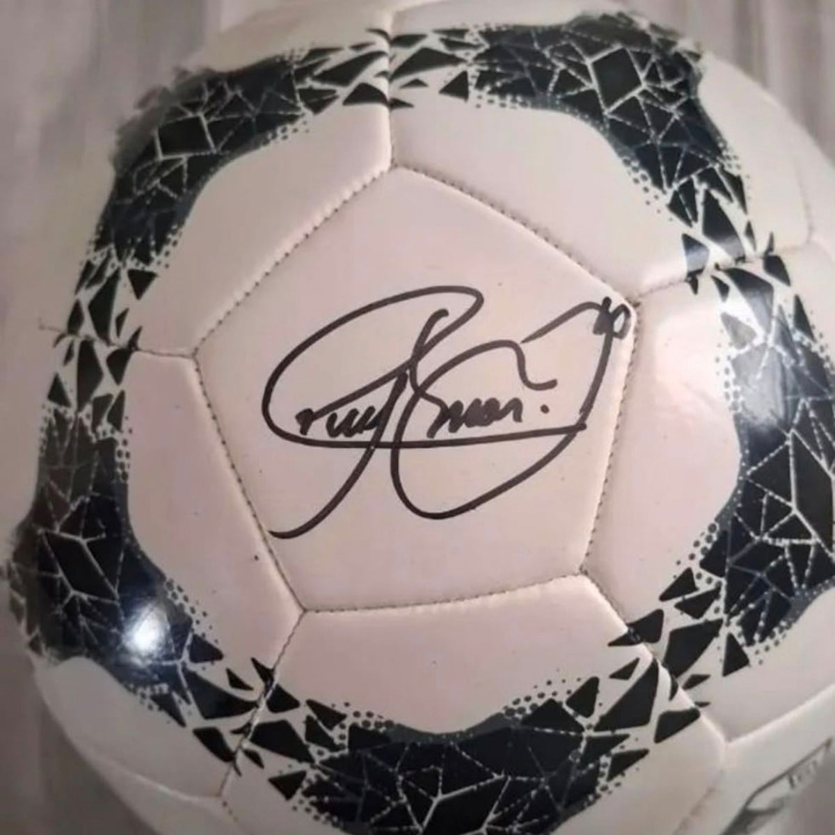 Bola do Santos FC autografada por Neymar Jr. Bolas autografadas Com certificado de autenticidade e garantia 