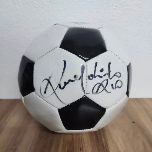 Bola de futebol autografada por Ronaldinho Gaúcho Bolas autografadas Com certificado de autenticidade e garantia 