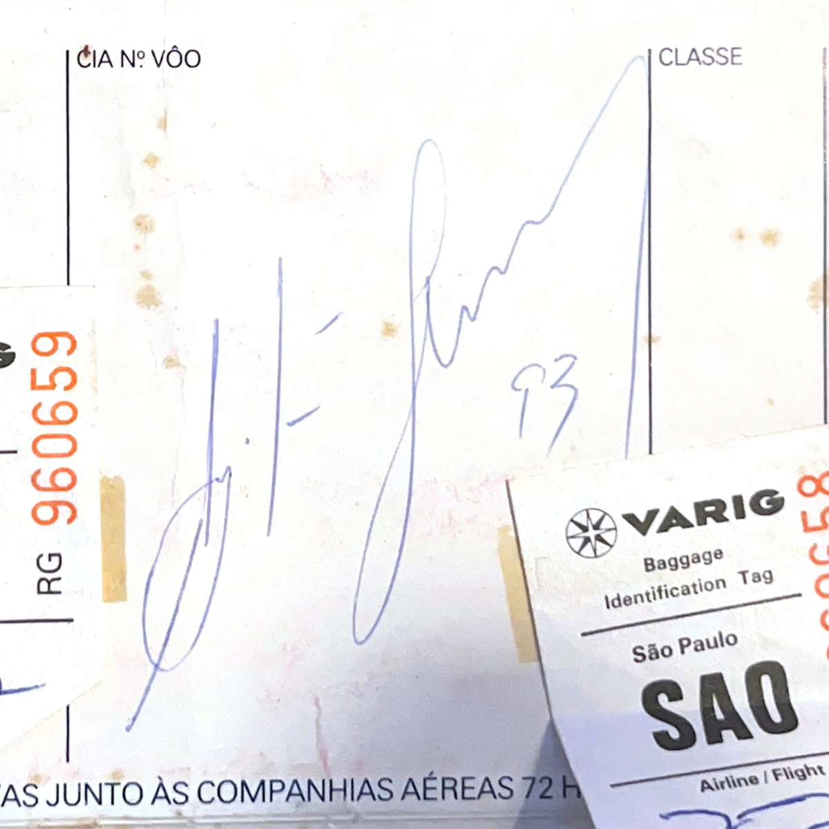 Cartão de embarque da Varig para Londres autografado por Ayrton Senna (1993)