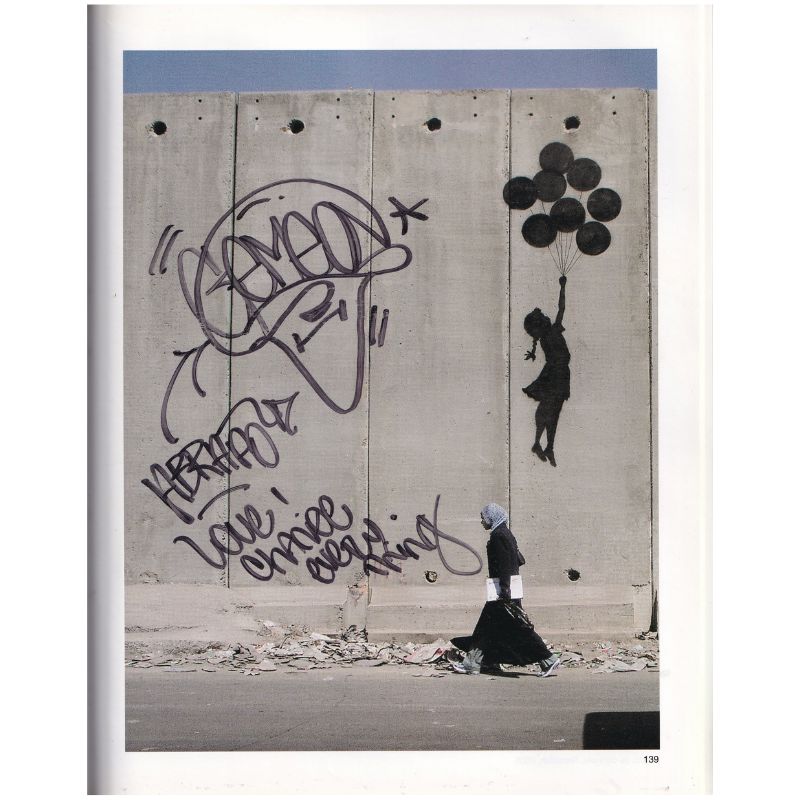 Dedicatória de Os Gêmeos em um livro sobre Banksy (2021) Autógrafos e dedicatórias Com certificado de autenticidade e garantia 