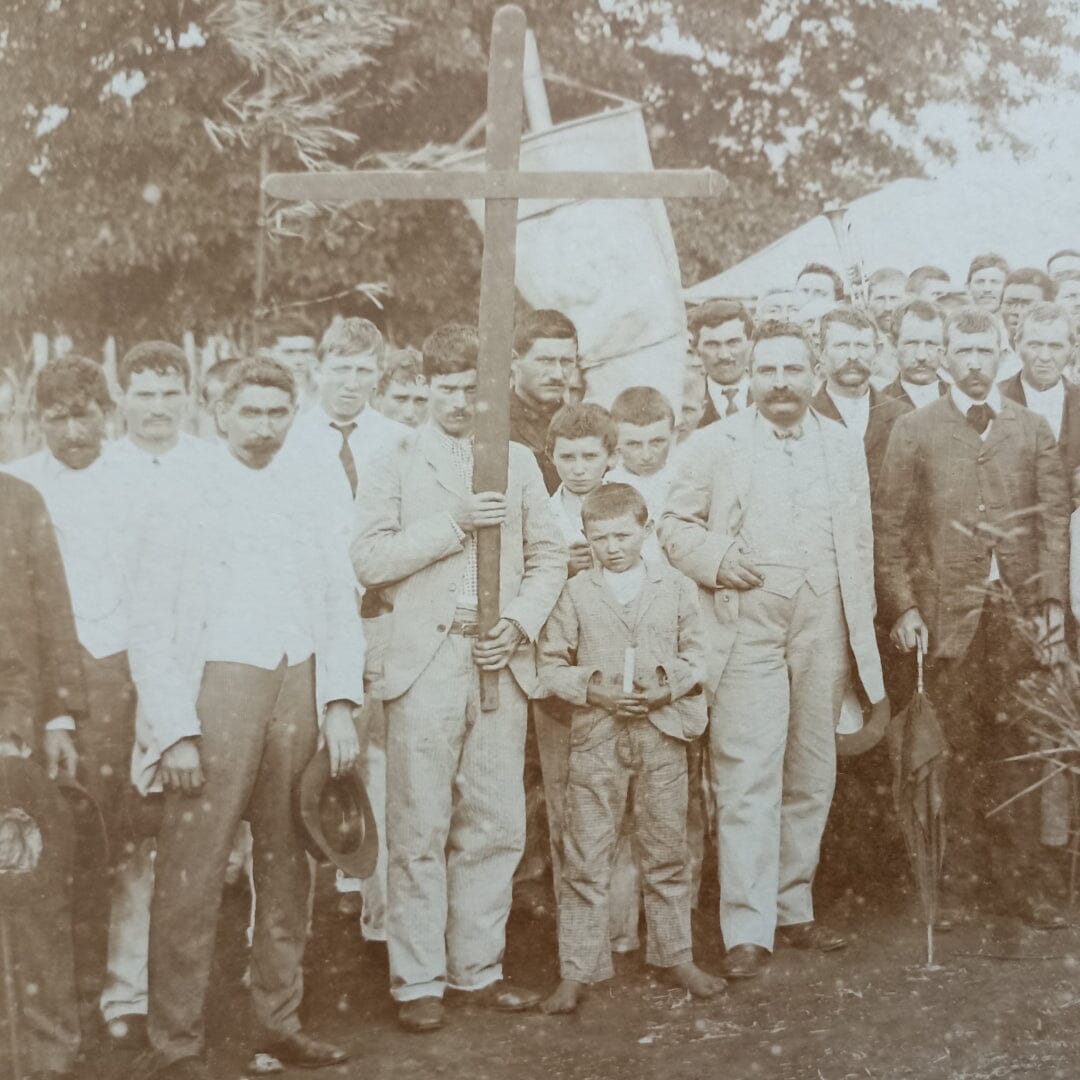 Grande fotografia da fazenda Santa Thereza com imigrantes italianos (1890-1910) Fotografias Com certificado de autenticidade e garantia 